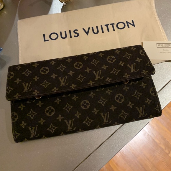 Louis Vuitton Handbags - Louis Vuitton Sarah Mini Lin Clutch Wallet
